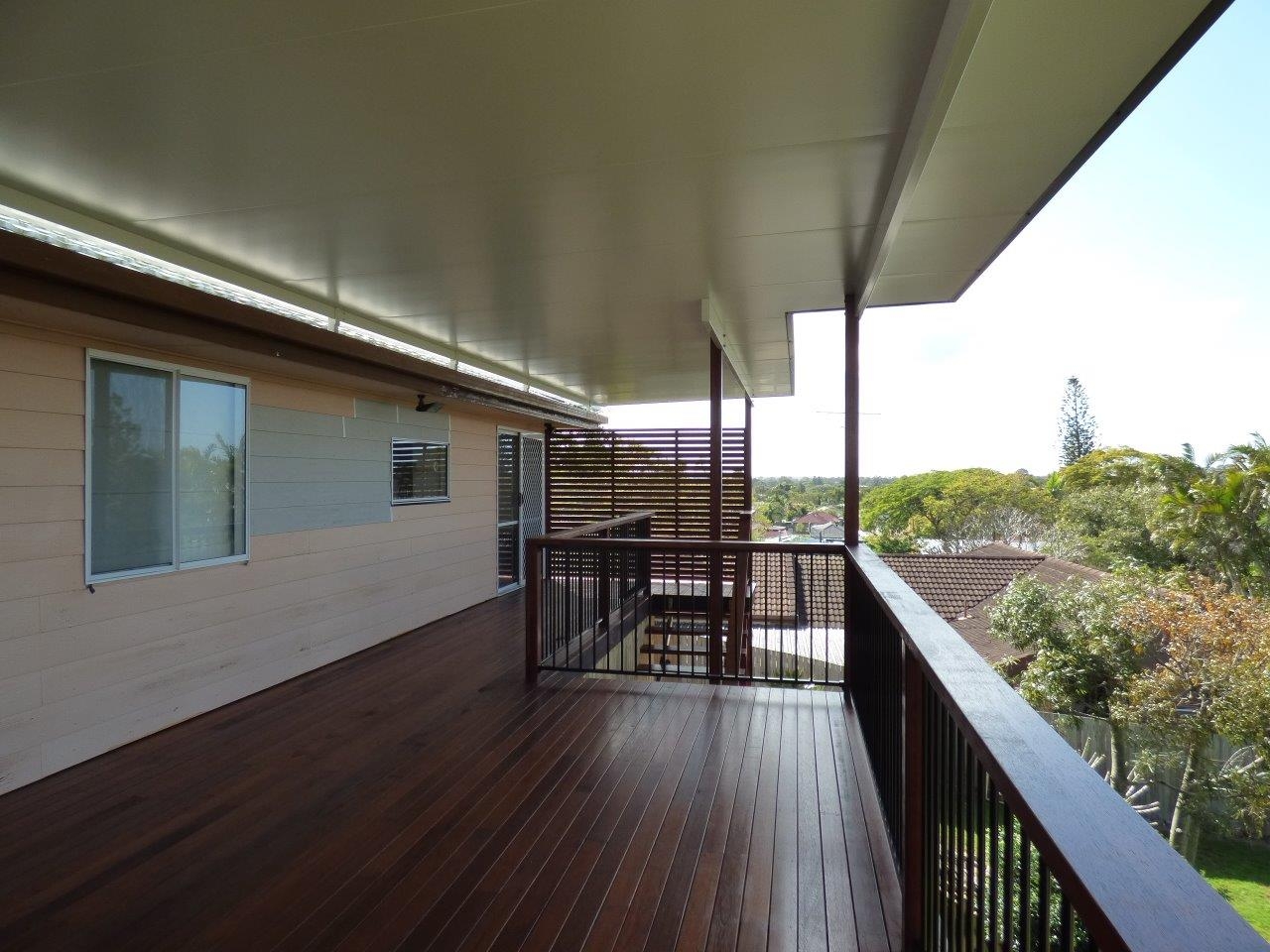 Patio with timber ballustrade aluminium posts.