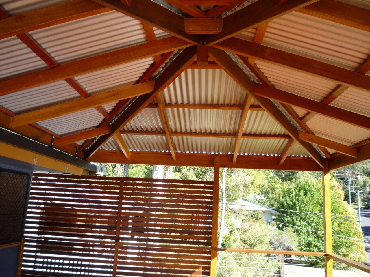 Gable patio with aluminium roof