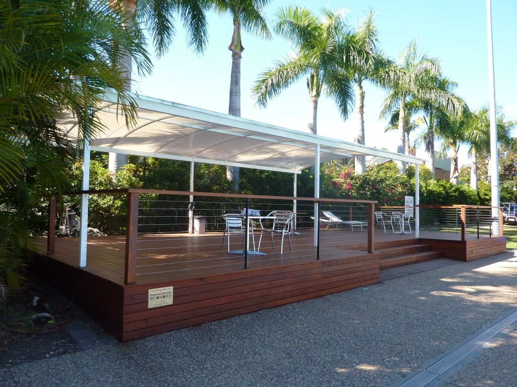 Deck freestanding outdoor