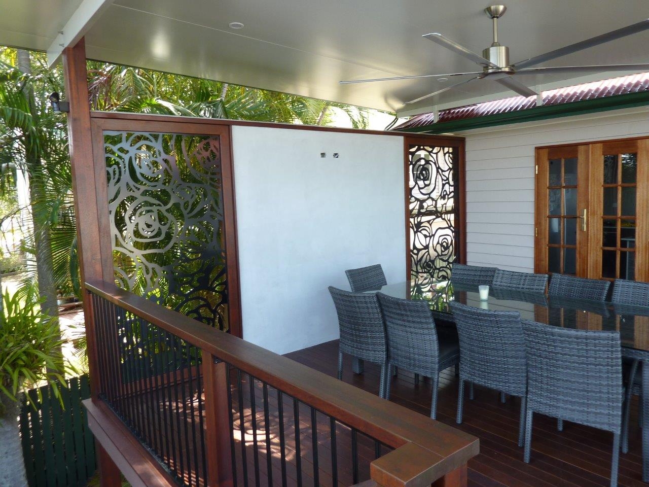 Timber balustrade with feature