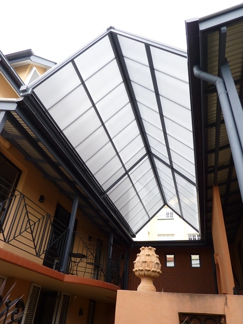 Narrow skillion carport