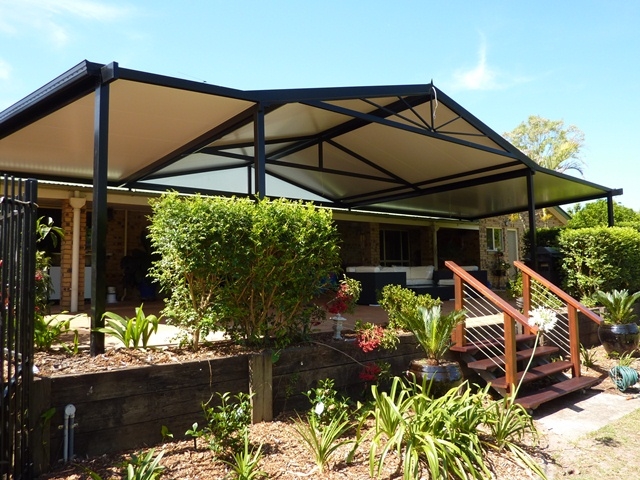 Arched patio with staircase