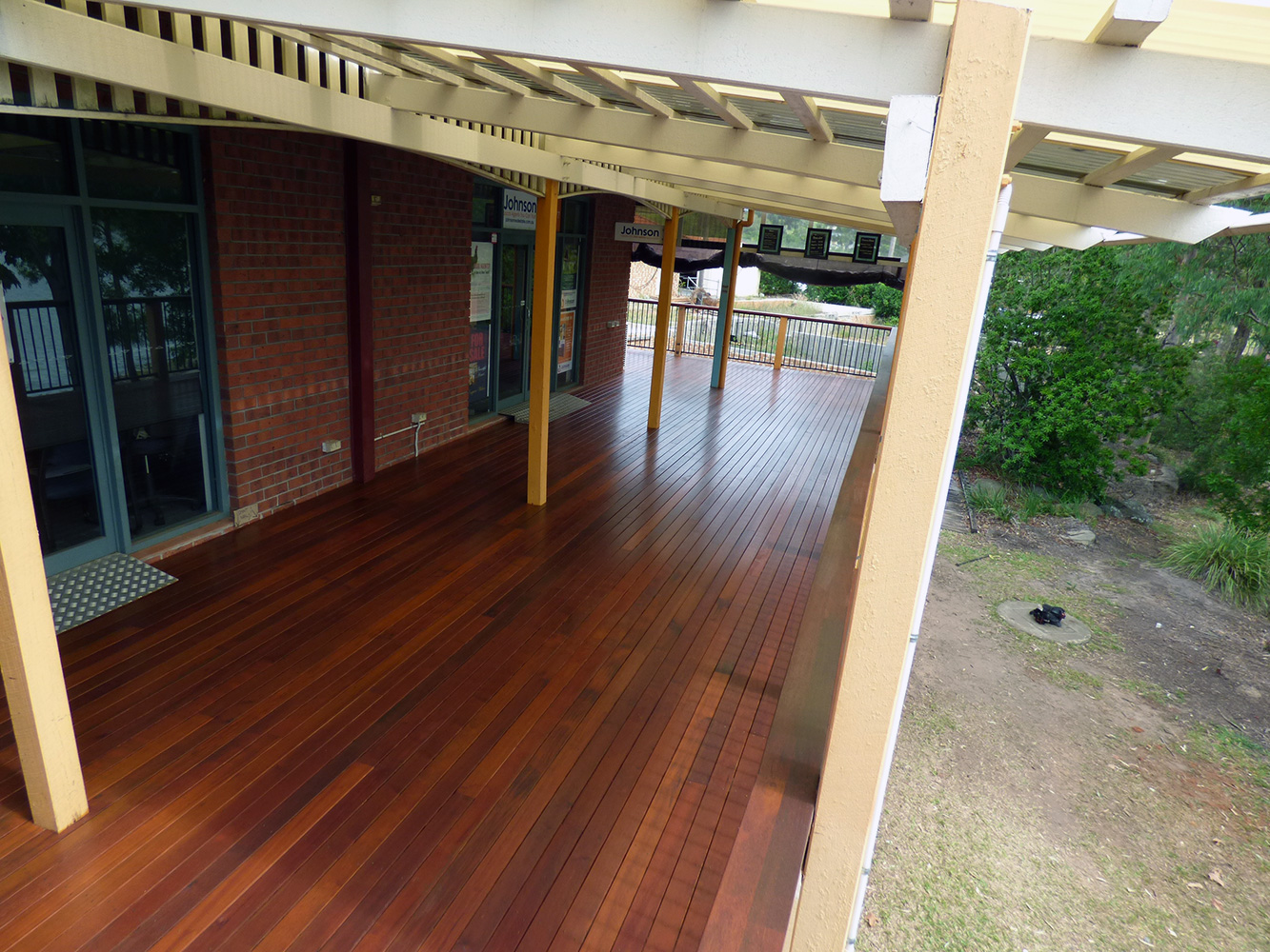Commercial Property - Café and Real estate Agents in Forest Lake, Brisbane. Building overlooks the lake. Re-build in Kwila decking. Kwila hand rail with powder coated aluminium balustrade. #premiumlifestyles #commercialdecks